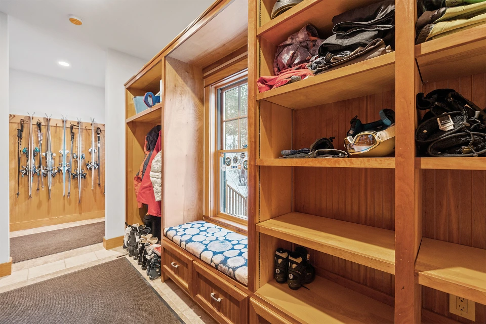 Innenausbau Schränke Kanton Bern